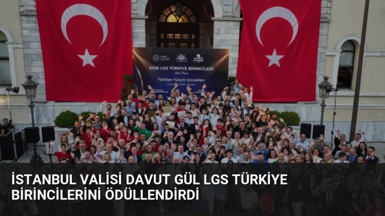 İstanbul Valisi Davut Gül LGS Türkiye Birincilerini Ödüllendirdi